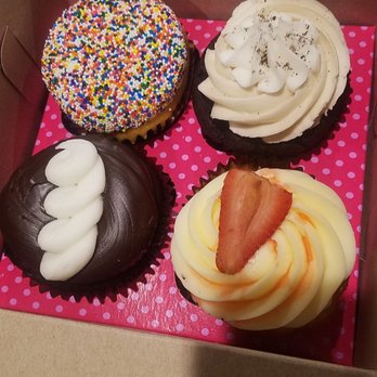 Smallcakes San Antonio - Birthday cake, chocolate mocha (flavor of the day), strawberry cheesecake (other flavour of the day) and chocolate cream - Bakeries Near Me - San Antonio, Texas Smallcakes San Antonio - Birthday cake, chocolate mocha (flavor of the day), strawberry cheesecake (other flavour of the day) and chocolate cream - Bakeries Near Me - San Antonio, Texas