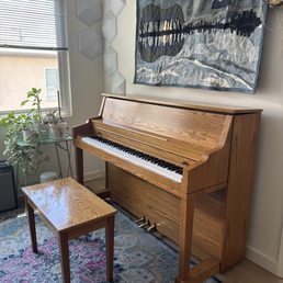 Upright piano