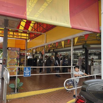 El Palacio de los Jugos - the entrance to a store - Cuban Near Me - Miami, Florida