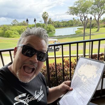 Manoli's Pizza Company - The atmosphere and mood before the Lilikoi Lemonade. - Pizza Near Me - Wailea, Hawaii