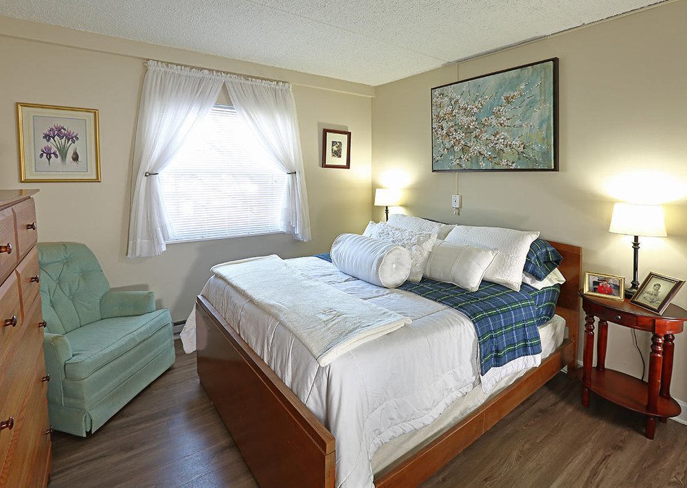 HOLYROOD HOUSE Updated September 2024 11 Photos 201 5th St