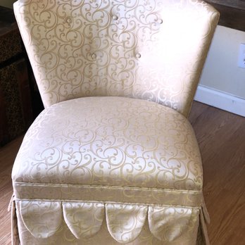 Petaluma Textile and Design - Front view of 1920's ladies chair - Furniture Reupholstery Near Me - Petaluma, California Petaluma Textile and Design - Front view of 1920's ladies chair - Furniture Reupholstery Near Me - Petaluma, California