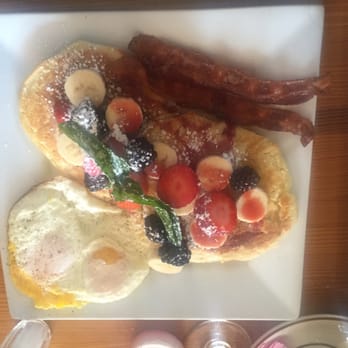 Ringolevio - Pancakes eggs and bacon - Mediterranean Near Me - Brooklyn, New York