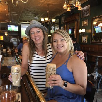 River Shannon - Irish Pub Near Me - Chicago, Illinois