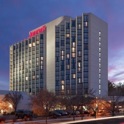 Marriott Albuquerque - Marriott Albuquerque offers stylish accommodations amid the city's shopping and dining district.