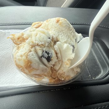 Ice Cream Station - Peanut butter ice cream - Ice Cream & Frozen Yogurt Near Me - Feura Bush, New York