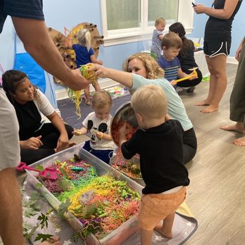 Art Party - Toddlers getting messy! - Art Classes Near Me