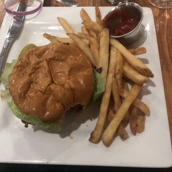 Harriman's Restaurant - American Near Me - West Dover, Vermont