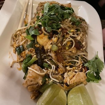 Sasi Thai - Pad Thai with chicken - Thai Near Me - Cancún, ROO Sasi Thai - Pad Thai with chicken - Thai Near Me - Cancún, ROO