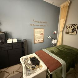 Lake Chelan Head Spa and Massage - Treatment room is clean and simple