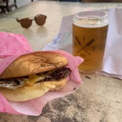 The Pink Salamander - Single burger