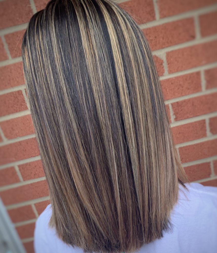 Salon Rosé by Emily Pagano Logo