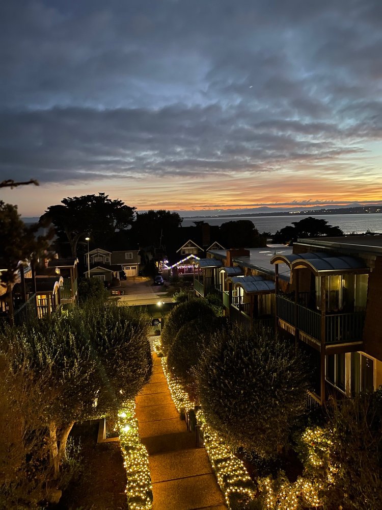 THE CHATEAU APARTMENTS Updated August 2024 11 Reviews 181 Central