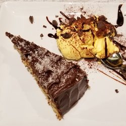 Nino - Mascarpone–chocolate cake with coconut shavings on top.