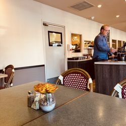 La Quinta Baking Company - Playing classical music ! SO nice
