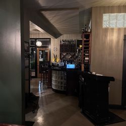 John's Grill - Bar area
