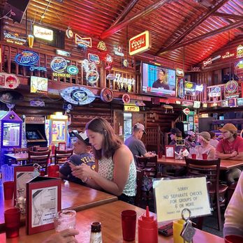 Lumpy's Bar Grill - Neon galore - American Near Me - Eagle River, Wisconsin