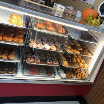 Doh-Nut-Hut - many options even within closing time - Donuts Near Me - Los Alamitos, California