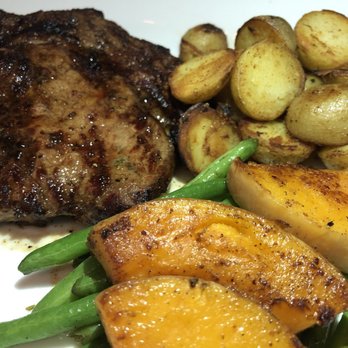 Moxies - Prime rib with roasted potatoes and seasonal vegetables - Cocktail Bars Near Me - Houston, Texas Moxies - Prime rib with roasted potatoes and seasonal vegetables - Cocktail Bars Near Me - Houston, Texas