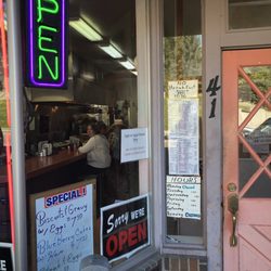 Tom's Main Street Diner