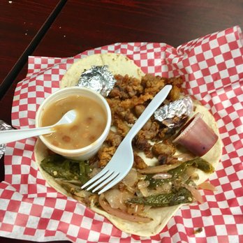 Universal Snacks - Amazing sweetbread tacos with grilled onions and peppers plus charro beans - Desserts Near Me - Laredo, Texas Universal Snacks - Amazing sweetbread tacos with grilled onions and peppers plus charro beans - Desserts Near Me - Laredo, Texas