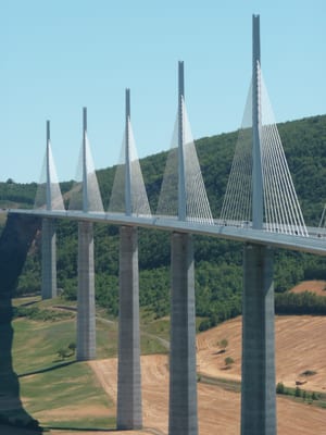 Viaduc de Millau by null