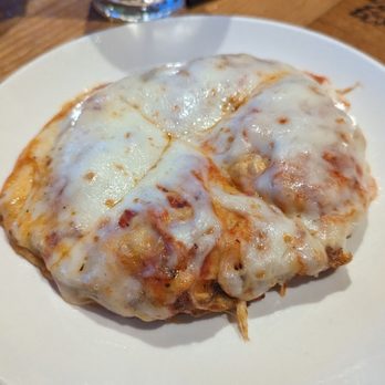 BJ's Restaurant & Brewhouse - Pizza! Doesn't that look so good. - New American Near Me - Miami, Florida