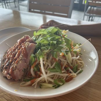 Alice's - Ahi Tuna Bowl - New American Near Me - Lake Hopatcong, New Jersey