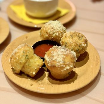 Toadstool Cafe - toadstool cheesy garlic knots - Burgers Near Me - Orlando, Florida