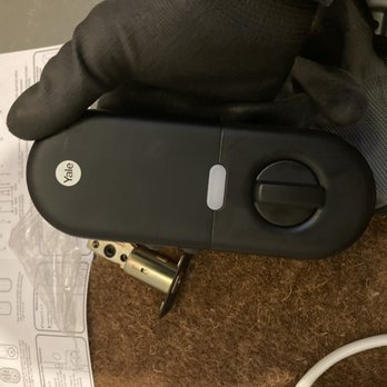 V-LOCKSMITH - Fresh instalation of the electronical lock Yale - Keys & Locksmiths Near Me - New York, New York