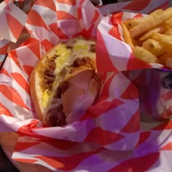 The Twa Tams - Gourmet chili dog and fries, yum!
