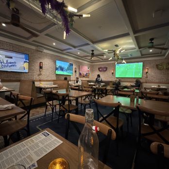 Bear Branch Tavern - Inside Dining Area - New American Near Me - Vienna, Virginia