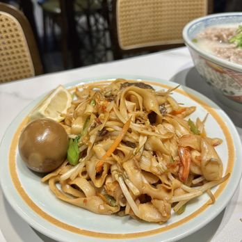 Kung Fu Kitchen - house special hand pulled noodle stir fry ($19.95) - Noodles Near Me - New Haven, Connecticut