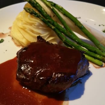 Plateau - Chateaubriand with truffle mashed potatoes and asparagus. - New American Near Me - Pendleton, Oregon