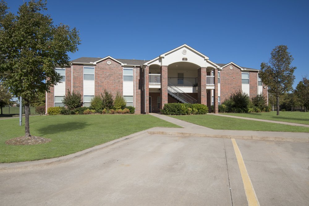 THE LINKS AT MUSTANG CREEK APARTMENTS Updated October 2024 88 Photos & 11 Reviews 2004 S