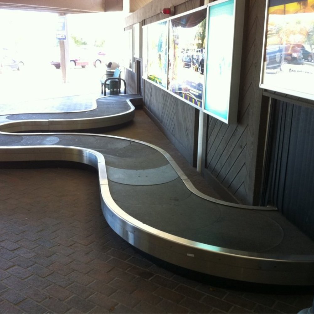 Gotta love the open air baggage claim!!!