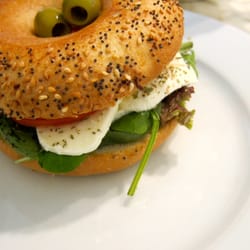 Café Eskeles - Mozzarella bagel sandwich