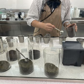 Chicha San Chen - weighing tea leaves - Bubble Tea Near Me - New York, New York