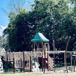 Veterans Memorial Park - Elaborate jungle gym