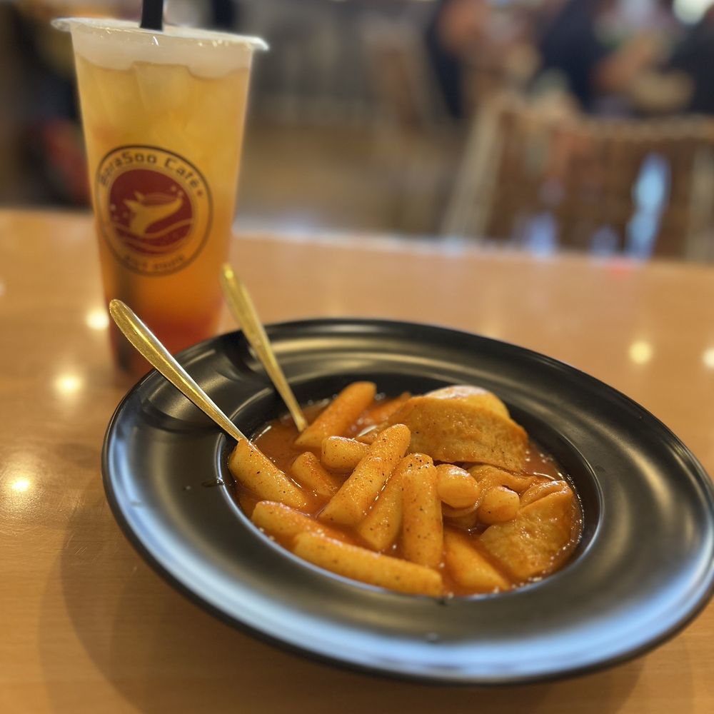 BoraSoo Cafe - Tteobokki & Mango black tea with popping pears and rainbow jelly - Bubble Tea Near Me - Davie, Florida BoraSoo Cafe - Tteobokki & Mango black tea with popping pears and rainbow jelly - Bubble Tea Near Me - Davie, Florida