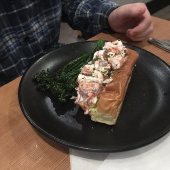 Dunstan Tap & Table - Lobster roll - Burgers Near Me - Scarborough, Maine Dunstan Tap & Table - Lobster roll - Burgers Near Me - Scarborough, Maine