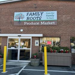 Family Roots Produce Market - Outside