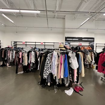 Bloomingdale's Outlet - Outlet Stores Near Me - Livermore, California