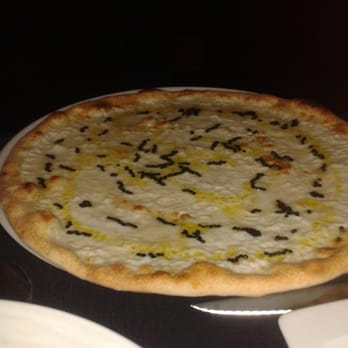 Ouh... Babbo - Pizza blanca con trufa y queso - Italian Near Me - Madrid, M Ouh... Babbo - Pizza blanca con trufa y queso - Italian Near Me - Madrid, M