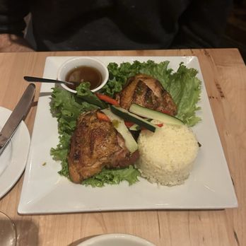 The Elephant Walk - Poulet a la Citronnelle (gluten free) - Cambodian Near Me - Boston, Massachusetts