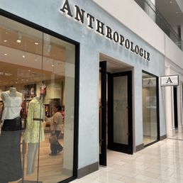 Exterior photo of Anthropologie - Glendale, California Exterior photo of Anthropologie - Glendale, California