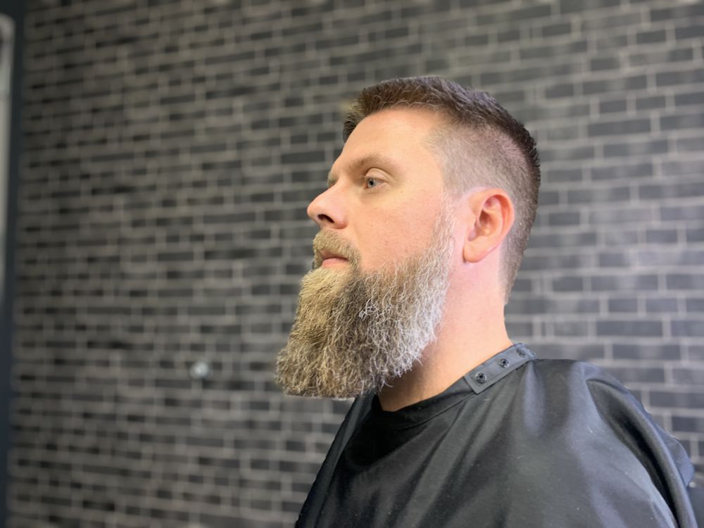 McCroy's Barber Lounge Logo