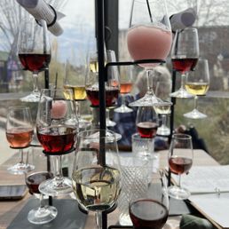 Wine tasting x 4 cheers!