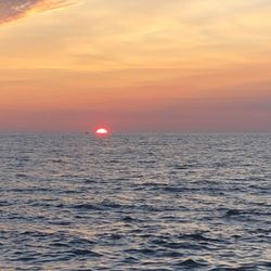 Hollister's Water's Edge Lodge - The pier is just right their.