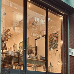 Il Buco Vita - Exterior. Walkup